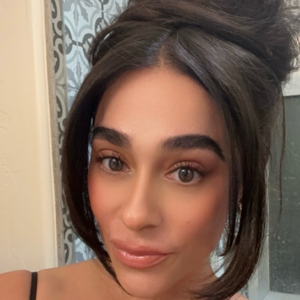 Meet your Posher, Monique